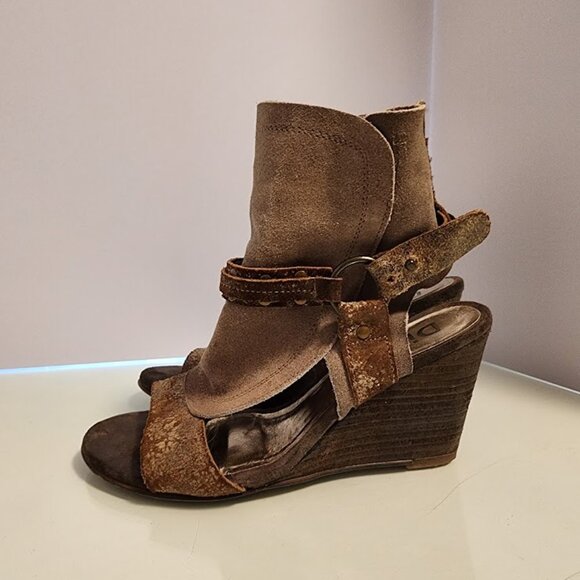 Diba Taupe Suede Wedge Bootie Size 8 - Picture 3 of 10